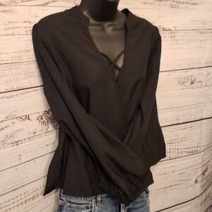 Nwt wrap cross front versatile boho top Size medium 👌